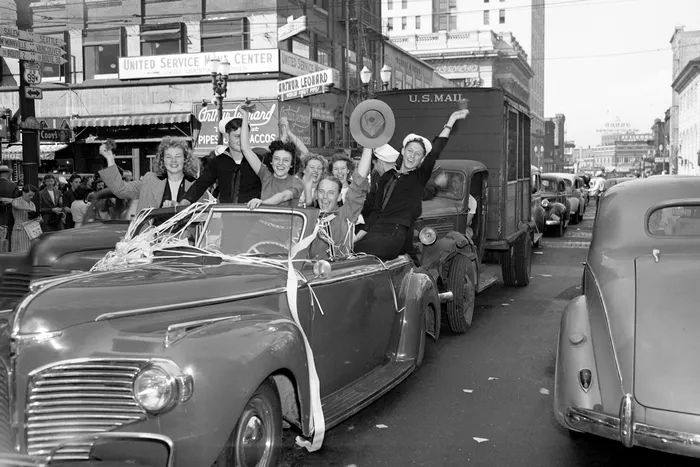 Black-and-white photograph: V-J Day, Portland, 1945. Location: Portland, Oregon. Date: August 1945.
