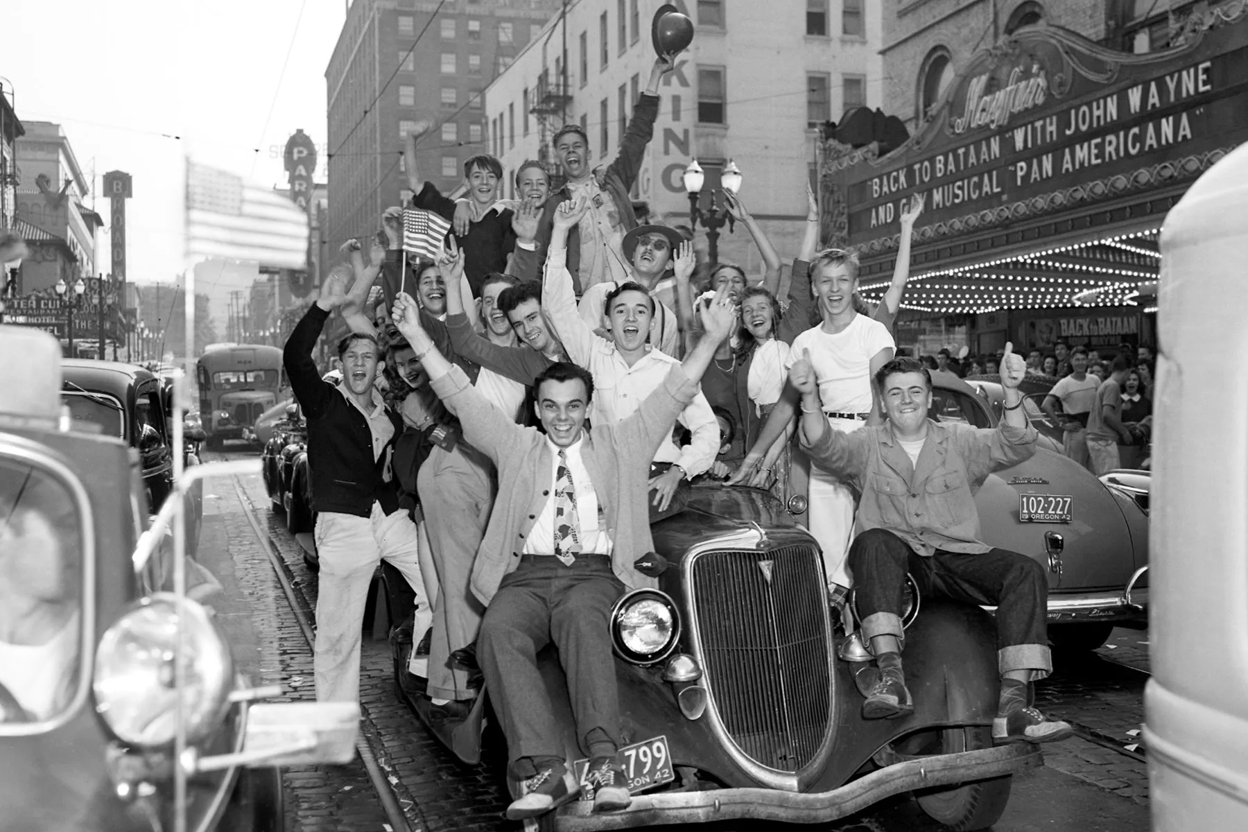 Black-and-white photograph: V-J Day, Portland, 1945. Location: Portland, Oregon. Date: August 1945.